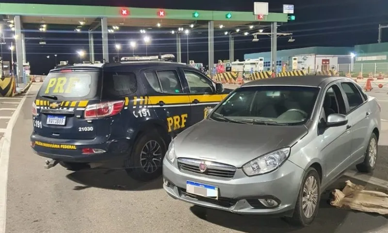 Imagem ilustrativa da imagem Foragido da polícia e homem com carro roubado são presos em ações da PRF