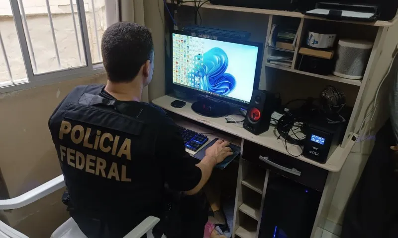 Imagem ilustrativa da imagem Funcionário público é preso em flagrante no ES por armazenar pornografia infantil