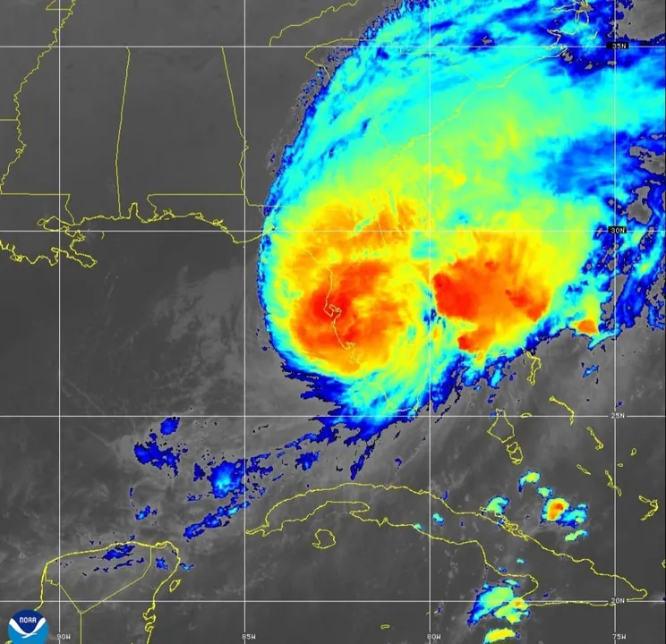 Imagem ilustrativa da imagem Furacão Milton chega à Flórida com ventos de 205 km/h e chuva muito forte