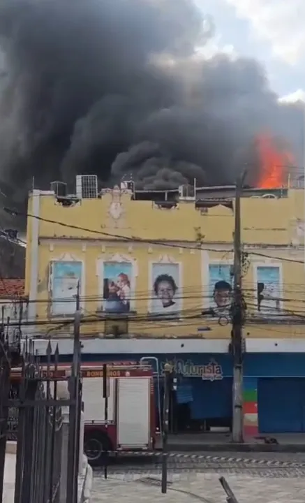 Imagem ilustrativa da imagem Incêndio atinge loja de artigos infantis no Bairro de São José, no Recife