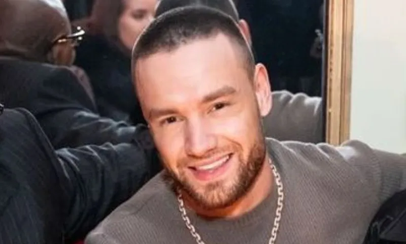 Imagem ilustrativa da imagem Liam Payne caiu e morreu após tentar fugir do quarto, aponta relatório; entenda