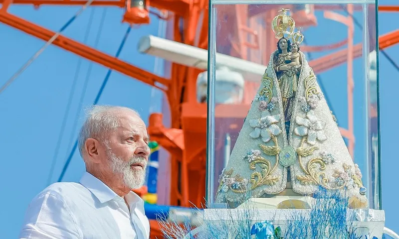 Imagem ilustrativa da imagem Lula participa da procissão do Círio de Nazaré no camarote de Helder Barbalho