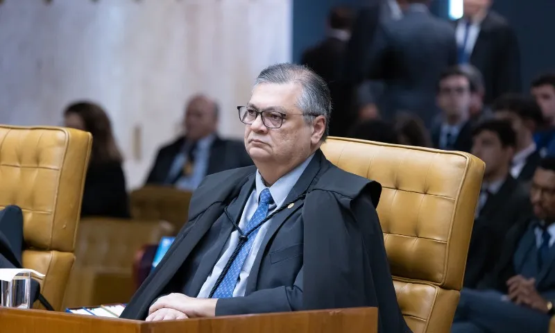 Imagem ilustrativa da imagem Dino manda suspender pagamento de R$ 4 bilhões em emendas e aciona PF