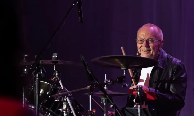 Imagem ilustrativa da imagem Morre o primeiro baterista do Bee Gees, Colin Petersen, aos 78 anos