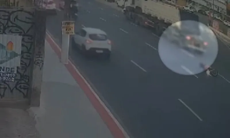 Imagem ilustrativa da imagem Motociclista morre após ser atropelado por caminhão na Avenida Norte-Sul