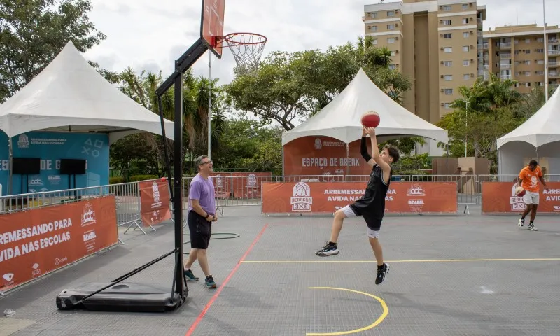 Imagem ilustrativa da imagem Oficinas de basquete em escolas do ES começam nesta quinta-feira