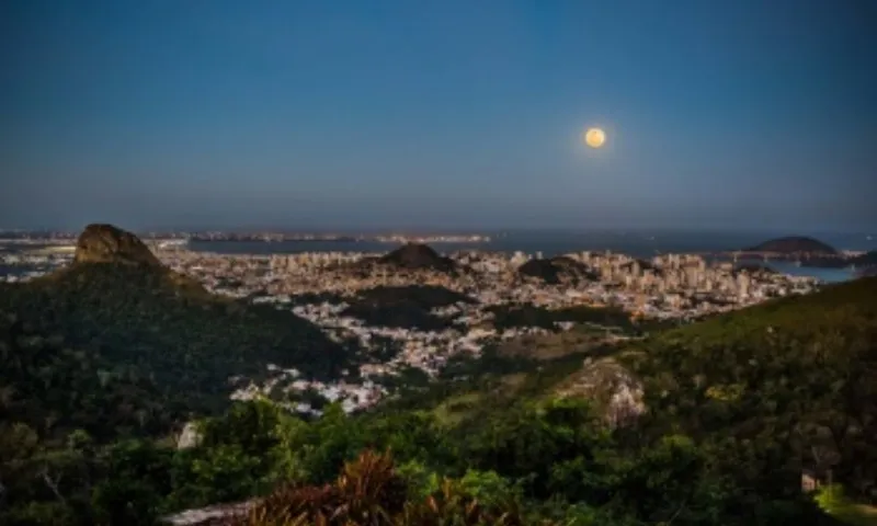 Imagem ilustrativa da imagem Parque da Fonte Grande terá 'Projeto Lua Cheia' nesta quinta para observar superlua