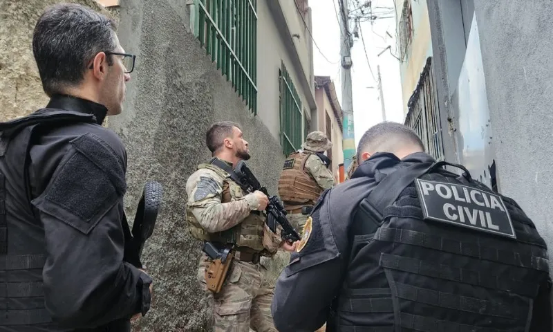 Imagem ilustrativa da imagem Polícia faz operação com helicóptero para prender integrantes de facção de Vitória