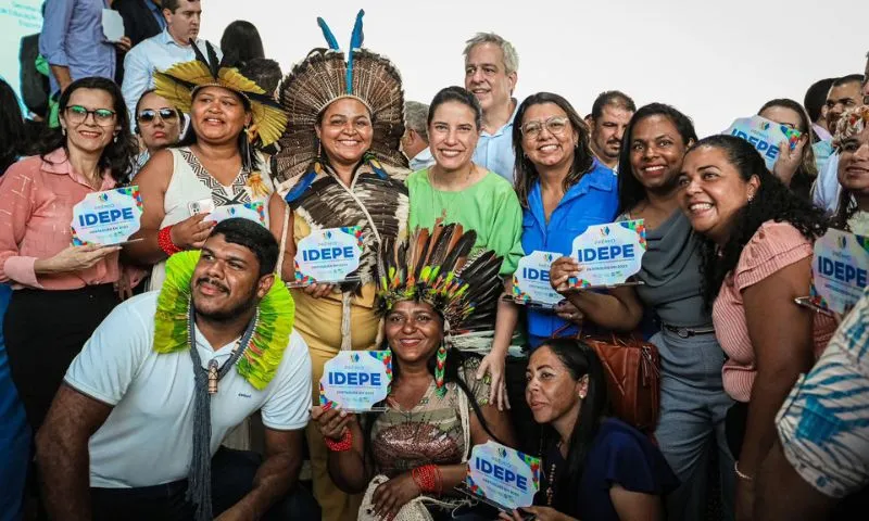 Imagem ilustrativa da imagem Prêmio Idepe 2023: Raquel Lyra reconhece destaques da educação em Pernambuco