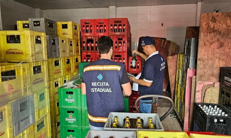 Imagem ilustrativa da imagem Receita Estadual apreende mais de 100 mil garrafas e latas de cervejas em Cariacica