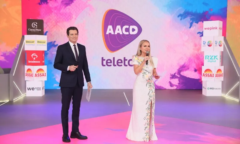 Imagem ilustrativa da imagem Teleton tem homenagem a Silvio Santos e participação de Eliana após saída do SBT