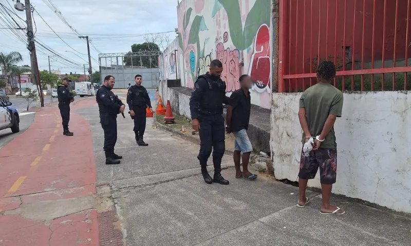 Imagem ilustrativa da imagem Trio é preso com 300 metros de fios roubados em Goiabeiras, Vitória