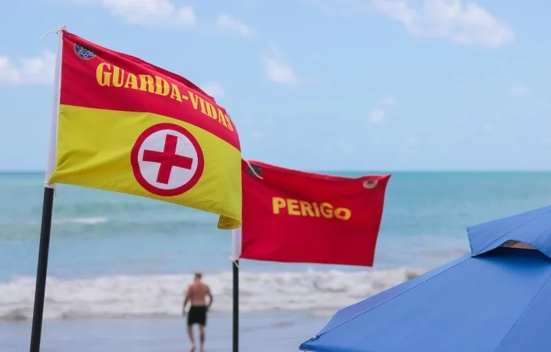 Imagem ilustrativa da imagem Veja dicas sobre banho seguro na praia durante feriado do Dia das Crianças