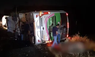 Imagem ilustrativa da imagem Acidente com ônibus deixa quatro pessoas mortas na Bahia; há feridos