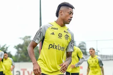 Imagem ilustrativa da imagem Abatido, Bruno Henrique conversou com Filipe Luís e pediu para jogar no Flamengo
