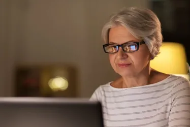 Imagem ilustrativa da imagem Acesso à internet pode melhorar a saúde mental de pessoas acima de 50 anos