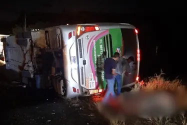 Imagem ilustrativa da imagem Acidente com ônibus deixa quatro pessoas mortas na Bahia; há feridos