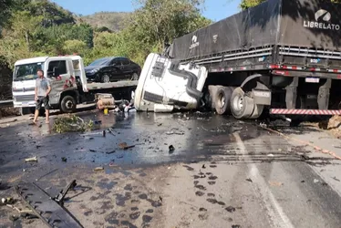 Imagem ilustrativa da imagem Acidente com quatro caminhões na BR-262 deixa uma pessoa morta