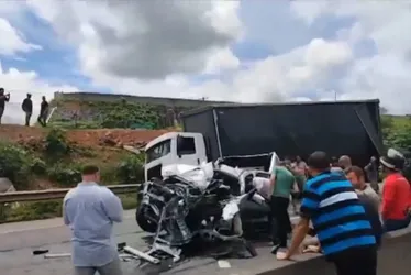 Imagem ilustrativa da imagem Acidente com quatro veículos interdita a Rodovia do Contorno em Cariacica