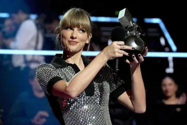 Imagem ilustrativa da imagem Anitta fica de mãos vazias e Taylor Swift é destaque no MTV EMA 2024
