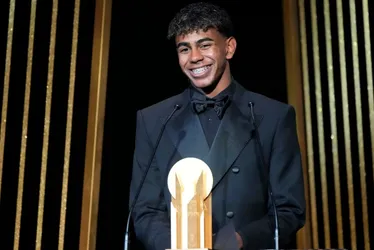 Imagem ilustrativa da imagem Aos 17 anos, Yamal supera brasileiro, é eleito melhor sub-21 e leva Troféu Kopa