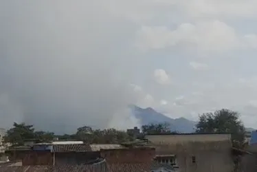 Imagem ilustrativa da imagem Área de vegetação é atingida por incêndio na Rodovia do Contorno