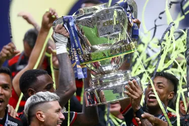 Imagem ilustrativa da imagem Arrascaeta, BH e Gabigol igualam Zico e Júnior como maiores campeões no Flamengo