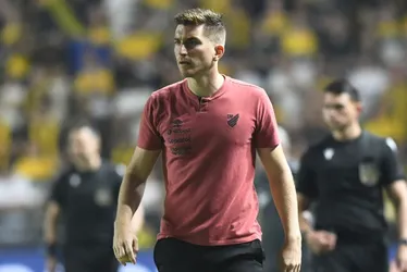 Imagem ilustrativa da imagem Athletico-PR demite o técnico Varini na véspera da decisão da Sul-Americana