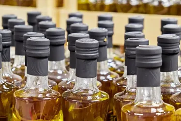 Imagem ilustrativa da imagem Azeite de oliva: 29 marcas já tiveram a venda proibida neste ano