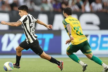 Imagem ilustrativa da imagem Botafogo pressiona, não sai do zero com Cuiabá e escuta vaias no Engenhão