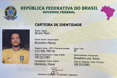 Imagem ilustrativa da imagem Bruno Mars ganha Carteira de Identidade Nacional gigante em show de BH