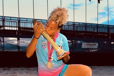 Imagem ilustrativa da imagem Capixaba artilheira e colecionadora de títulos no beach soccer