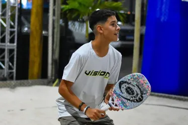 Imagem ilustrativa da imagem Capixaba revelação se prepara para o Brasileiro de Beach Tennis