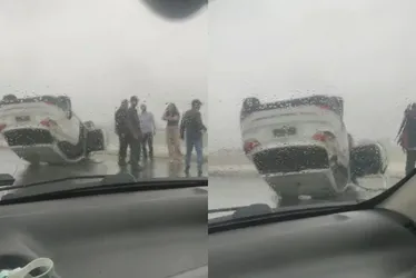 Imagem ilustrativa da imagem Carro capota na Ponte da Passagem e deixa três mulheres feridas em Vitória