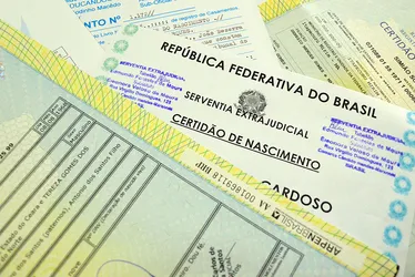 Imagem ilustrativa da imagem Certidões de casamento e nascimento vão mudar a partir de janeiro. Veja alterações