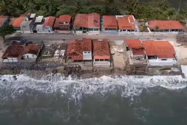 Imagem ilustrativa da imagem Cidade da Paraíba declara estado de calamidade após avanço do mar sobre casas
