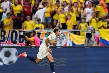 Imagem ilustrativa da imagem Com festa e 'olé', Colômbia goleia o lanterna Chile e se recupera nas Eliminatórias