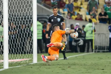 Imagem ilustrativa da imagem Com 'milagre' de Fábio, Fluminense e Criciúma empatam e seguem pressionados