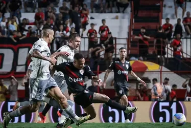 Imagem ilustrativa da imagem Com reservas, Atlético-MG é superado em Goiânia pelo lanterna Atlético-GO