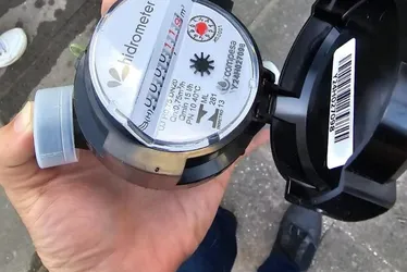 Imagem ilustrativa da imagem Compesa adota hidrômetros anti-furtos. 120 mil aparelhos começam a ser instalados