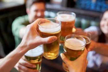 Imagem ilustrativa da imagem Consumo de álcool mata 12 pessoas por hora no País