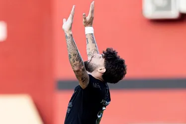 Imagem ilustrativa da imagem Corinthians leva susto, mas vira contra o Vitória e se afasta do Z-4