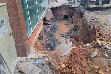 Imagem ilustrativa da imagem Crea-ES realiza vistoria em calçada que desabou em avenida de Cachoeiro