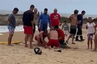 Imagem ilustrativa da imagem Criança é socorrida após se afogar em praia no ES