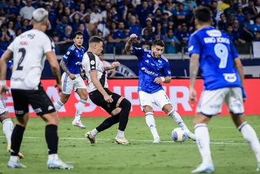 Imagem ilustrativa da imagem Cruzeiro e Vasco empatam em jogo movimentado e com expulsão no Brasileirão