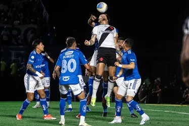 Imagem ilustrativa da imagem Cruzeiro e Vasco fazem clássico nacional por reabilitação no Brasileirão
