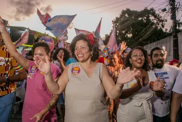 Imagem ilustrativa da imagem Dani Portela encerra campanha com a Marcha da Primavera na Várzea