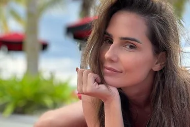 Imagem ilustrativa da imagem Deborah Secco vai comandar reality de poliamor para formar trisais