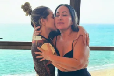 Imagem ilustrativa da imagem Deolane Bezerra é solta e comemora nas redes sociais ao lado da mãe