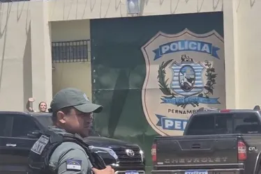 Imagem ilustrativa da imagem Deolane Bezerra sai da prisão em Buíque, no Agreste de Pernambuco; COM VÍDEO